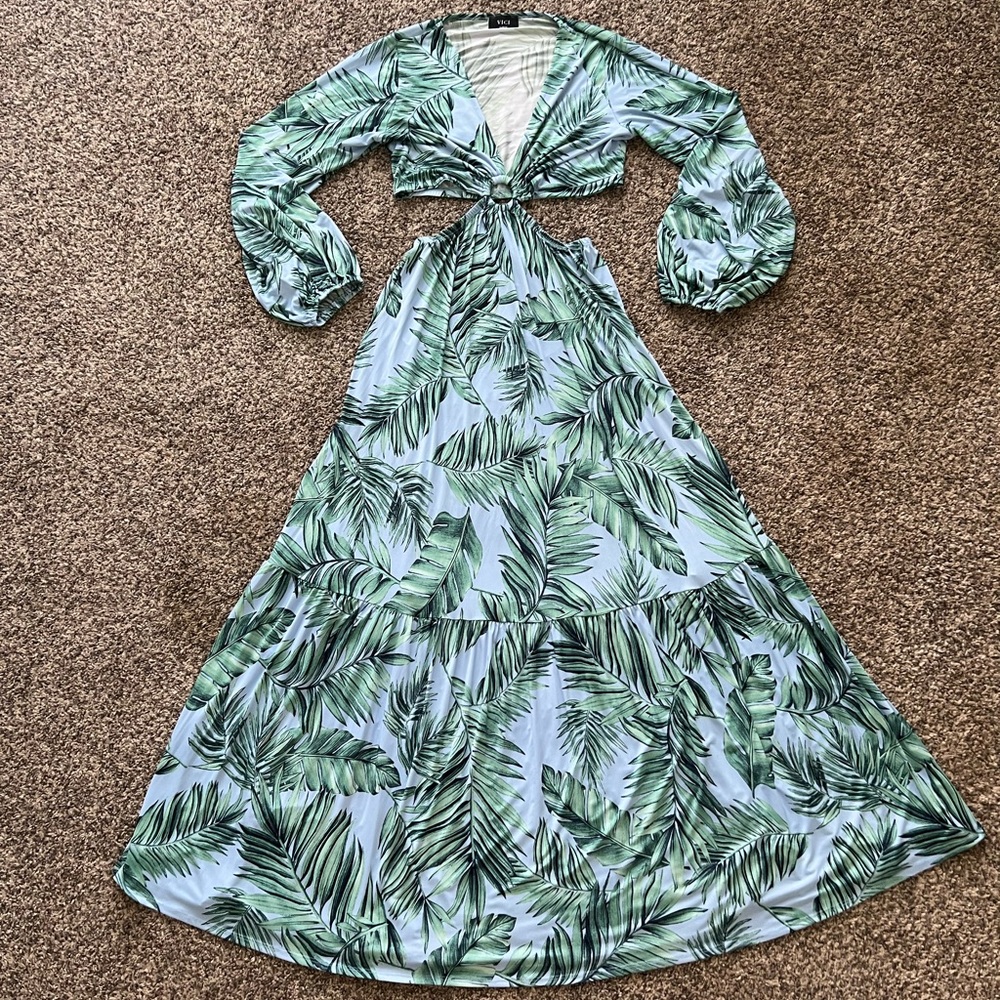 Vici Dress SIZE LARGE Palm Print with cutouts